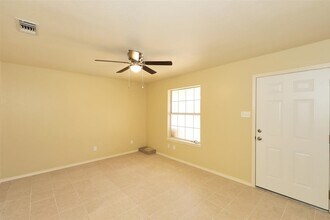 8911 McPherson Rd in Laredo, TX - Building Photo - Building Photo