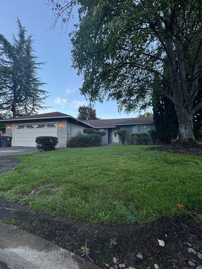 3037 Jenero Ct in Medford, OR - Building Photo - Building Photo