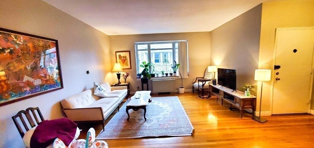 575 Washington St in Brookline, MA - Building Photo
