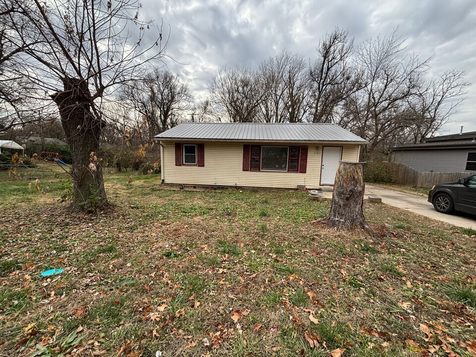 3387 SE Irvingham St in Topeka, KS - Building Photo