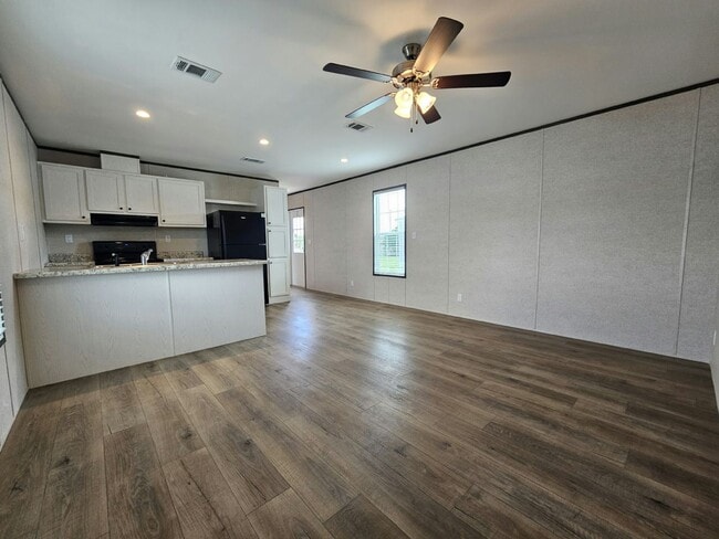 1018 Myakka Dr in North Fort Myers, FL - Building Photo - Building Photo