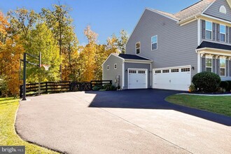 26068 Jawaher Pl in Aldie, VA - Foto de edificio - Building Photo