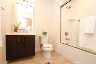 436 S Virgil Ave, Unit 314 in Los Angeles, CA - Foto de edificio - Building Photo