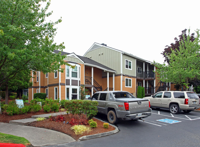 Martine Apartments in Bellevue, WA - Foto de edificio - Building Photo