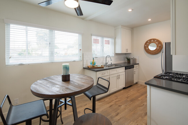 Pacific Apartment Homes at 3435 Artesia in Torrance, CA - Foto de edificio - Building Photo