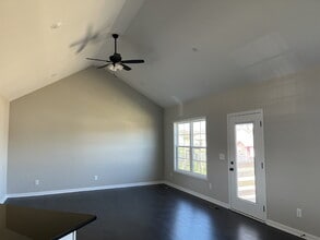 107 Thacker Dr in Portland, TN - Building Photo - Building Photo