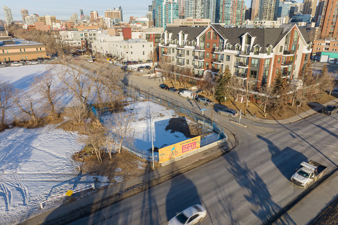 Nest in Calgary, AB - Building Photo