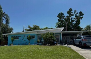 352 Tihami Rd, Unit 417 in Venice, FL - Building Photo