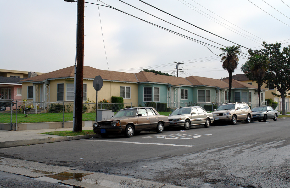 632 S Flower St in Inglewood, CA - Foto de edificio