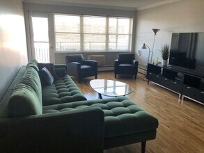 3150 Excelsior Blvd, Unit 408 in Minneapolis, MN - Foto de edificio - Building Photo