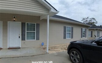 119 Hobbs St, Unit A in Blackshear, GA - Building Photo