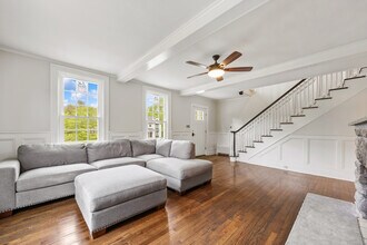 769 Watertown Rd in Middlebury, CT - Foto de edificio - Building Photo