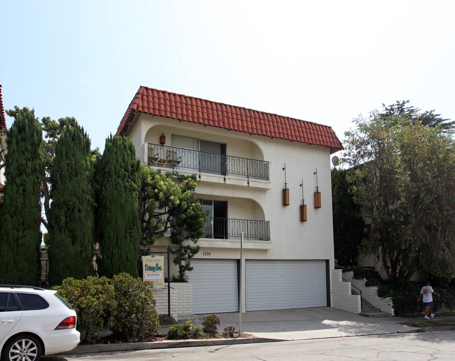 1324 Barry Ave in Los Angeles, CA - Foto de edificio