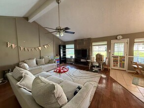 3107 Wagon Trail Dr in Sugar Land, TX - Building Photo - Building Photo