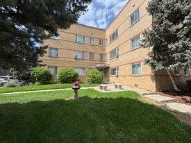 1101 Bellaire St in Denver, CO - Building Photo