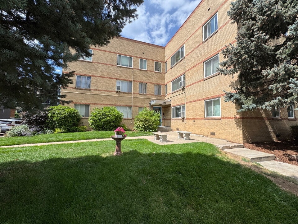 1101 Bellaire St in Denver, CO - Foto de edificio