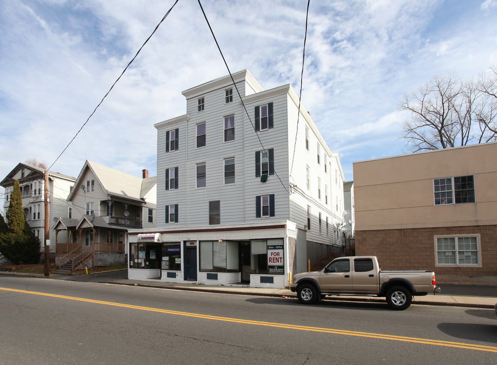 937 S Main St in Waterbury, CT - Building Photo