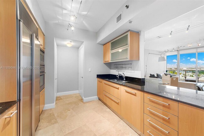 400 Alton Rd in Miami Beach, FL - Foto de edificio - Building Photo