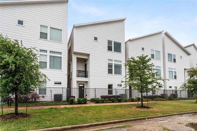 1033 Roberts St in Houston, TX - Building Photo - Building Photo