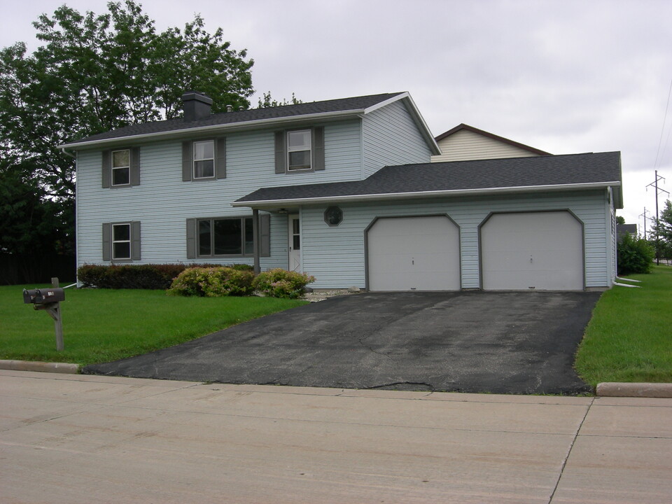 803 Harborview Ct, Unit 803 in Oshkosh, WI - Foto de edificio