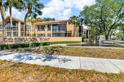 15533 N Miami Lakeway in Miami Lakes, FL - Building Photo - Building Photo