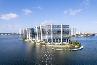 Prive Island Estates in Aventura, FL - Building Photo - Building Photo