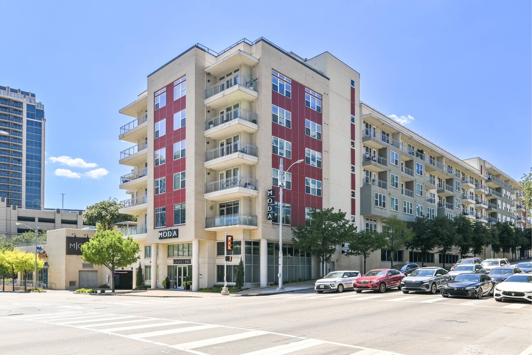 Moda Apartments in Dallas, TX - Building Photo