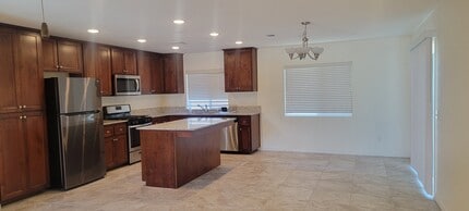 2685 W McComb Ave in Porterville, CA - Building Photo - Building Photo