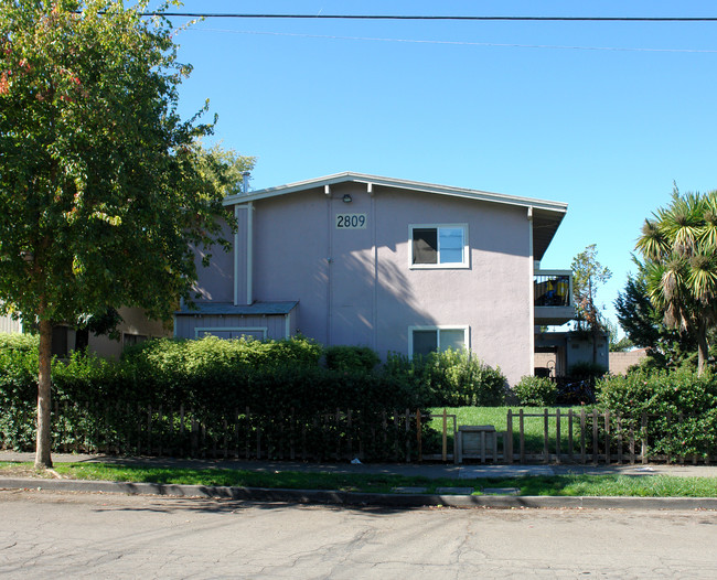 2809 Apple Valley Ln in Santa Rosa, CA - Foto de edificio - Building Photo