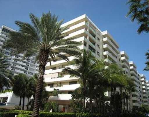 1623 Collins Ave, Unit PH1014 in Miami Beach, FL - Building Photo