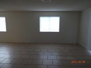 1045 W Newgrove St in Lancaster, CA - Building Photo - Building Photo