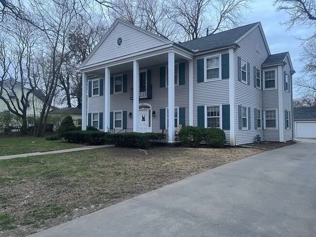 property at 1221 SW Oakley Ave