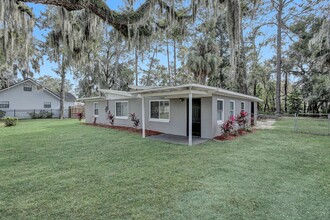 232 Campbell Ave in Orange Park, FL - Foto de edificio - Building Photo