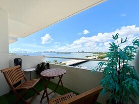 7904 West Dr in North Bay Village, FL - Building Photo