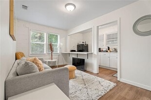 255 Richardson Rd NW in Atlanta, GA - Building Photo