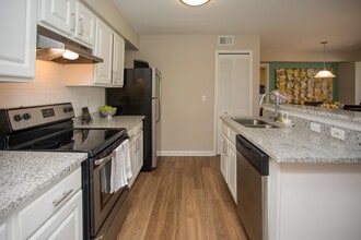 The Westcott Apartments in Tallahassee, FL - Building Photo - Interior Photo