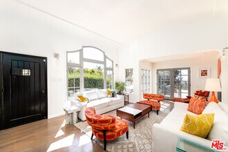 1761 N Orange Grove Ave in Los Angeles, CA - Building Photo - Building Photo