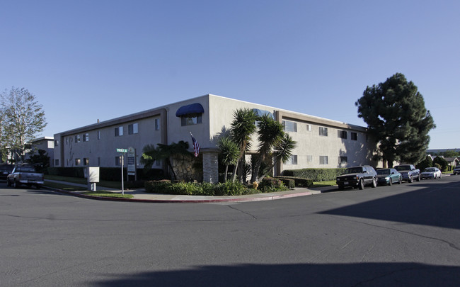 Stonegate Apartments in Tustin, CA - Foto de edificio - Building Photo