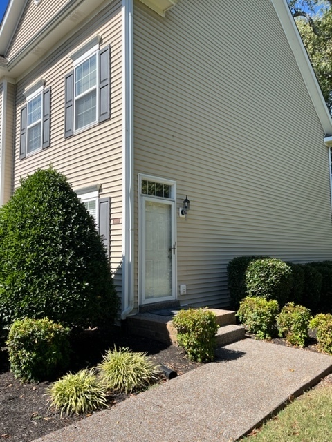 property at 407 Newport Meadows Cir