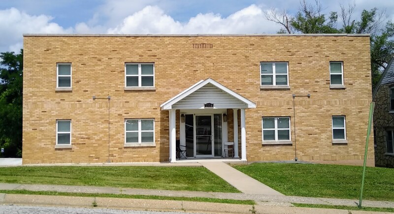 1114 Madison St in Jefferson City, MO - Building Photo