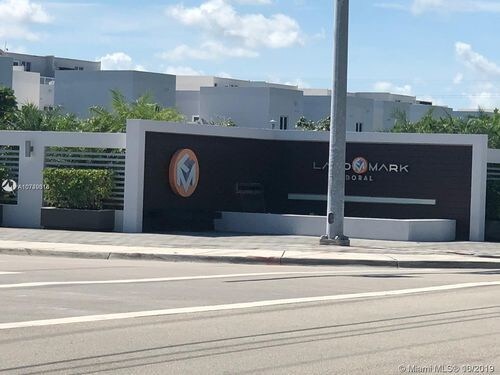 6327 NW 105th Ct in Doral, FL - Building Photo