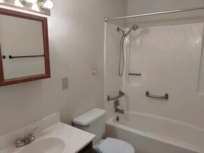 912 N Walnut Ave in Republic, MO - Building Photo - Building Photo