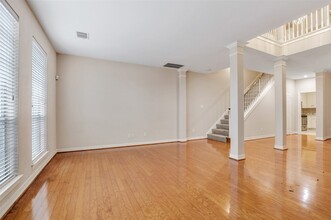 1007 W Bluff St, Unit 1503 in Fort Worth, TX - Building Photo - Building Photo