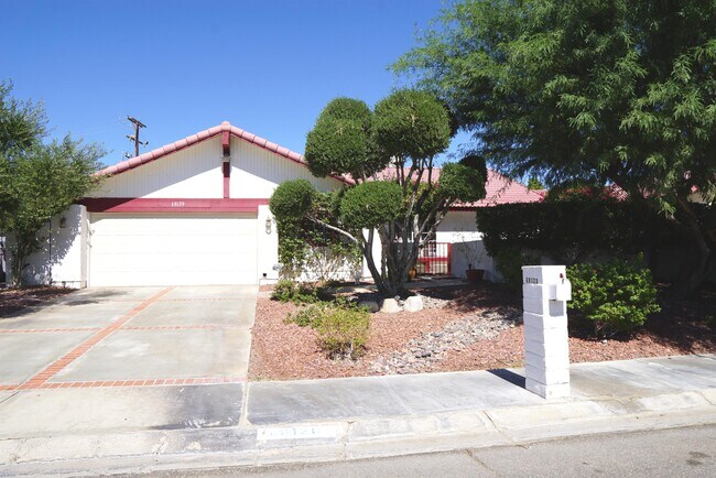 68120 Tachevah Dr in Cathedral City, CA - Building Photo - Building Photo