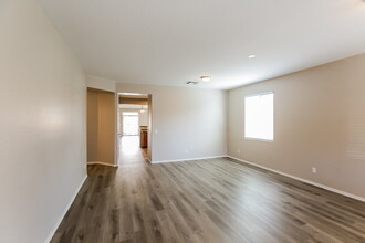 7210 W St Charles Ave in Phoenix, AZ - Building Photo - Building Photo