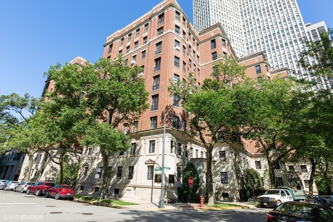 2600 N Lakeview Ave in Chicago, IL - Building Photo - Building Photo