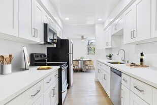 Mammoth Park Towers in Sherman Oaks, CA - Building Photo