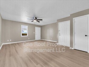 1911 Chateau Dr in Harrisonville, MO - Building Photo - Building Photo