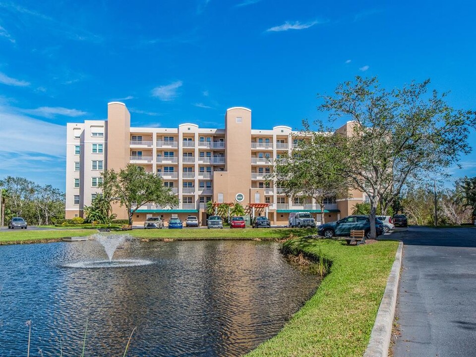 6550 Shoreline Dr in St. Petersburg, FL - Building Photo