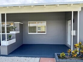 2215 Madison St in Hollywood, FL - Building Photo